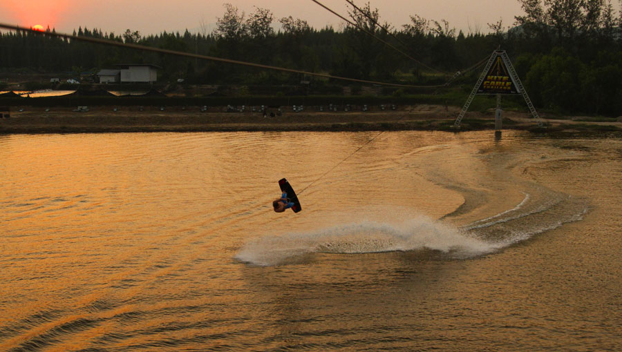 Kite Cable Thailand at sunset - the two-tower cable system on a private lake in Pranburi