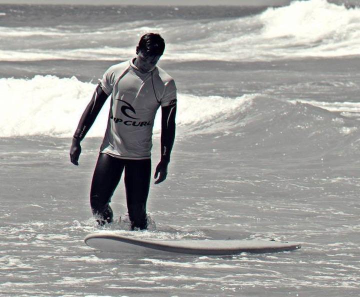 Peer Loaharanu surfing